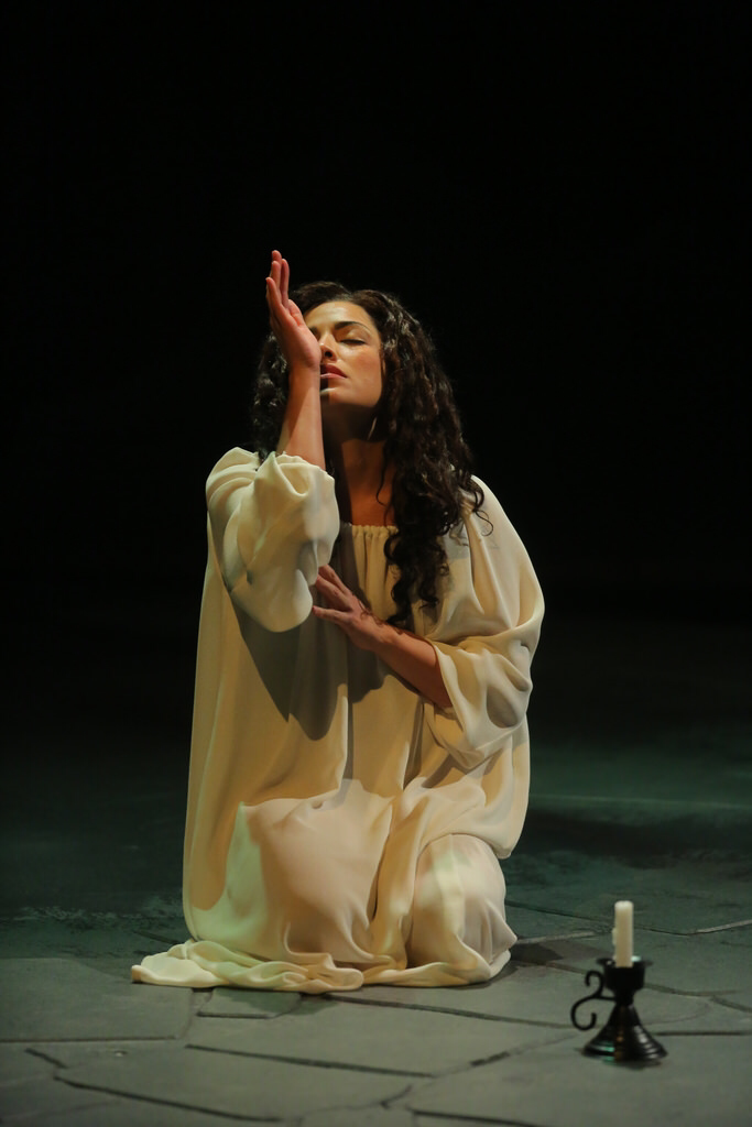 Jacqueline Correa as Lady Macbeth at Arkansas Repertory Theater